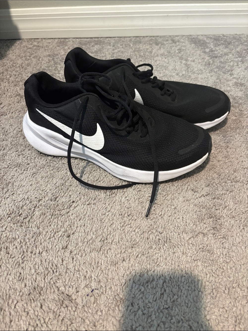 Nike Men’s Black Athletic Sneakers with White Swoosh